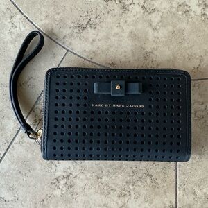 Marc by Marc Jacobs Style #M0006042 Black Bow Wristlet Wallet NWT